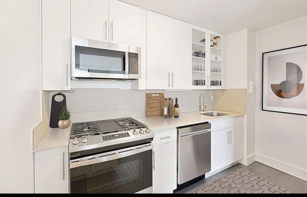 484 2nd Avenue - Photo 1