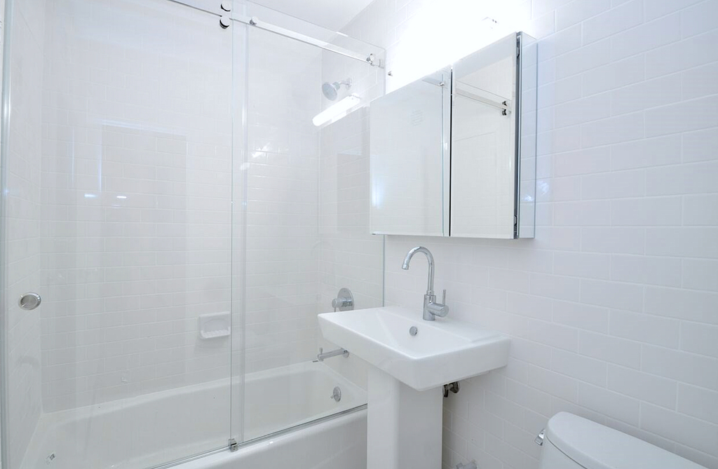East 25th Street - Photo 3