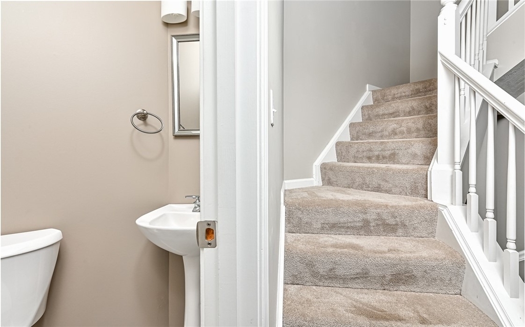 229 Hillvue Dr - Photo 2