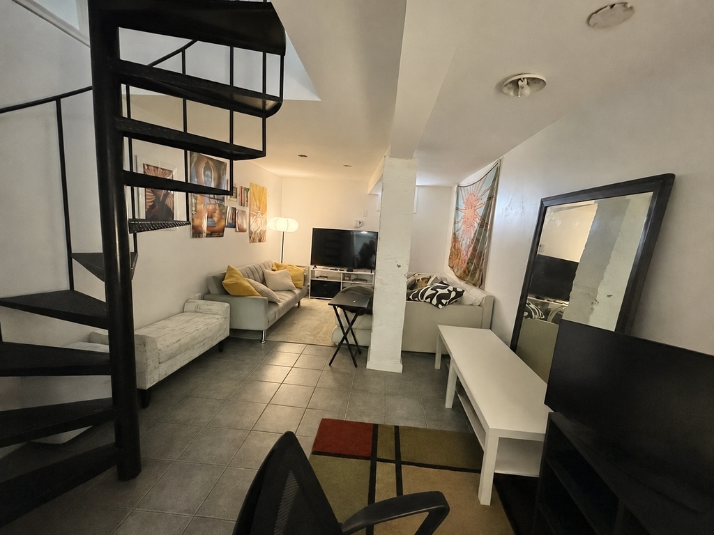 1395 Greene Avenue - Photo 8