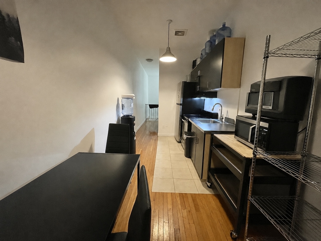 1395 Greene Avenue - Photo 6