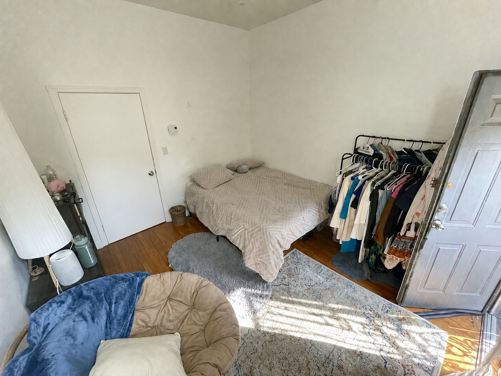 1395 Greene Avenue - Photo 2