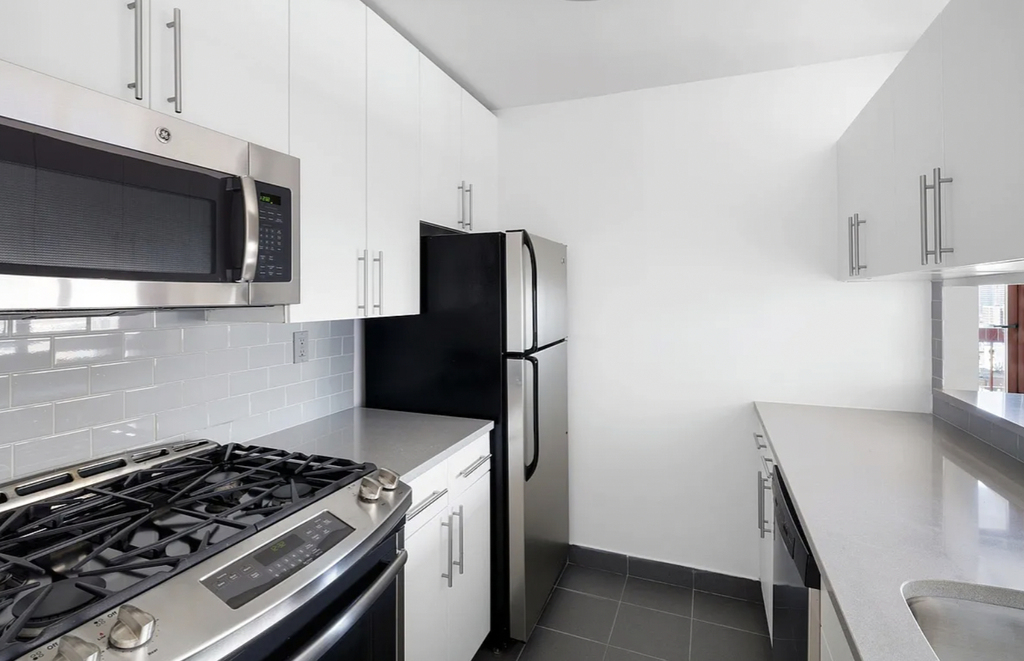  West 52nd Street - Photo 2