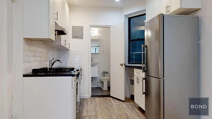 432 East 83rd Street - Photo 4