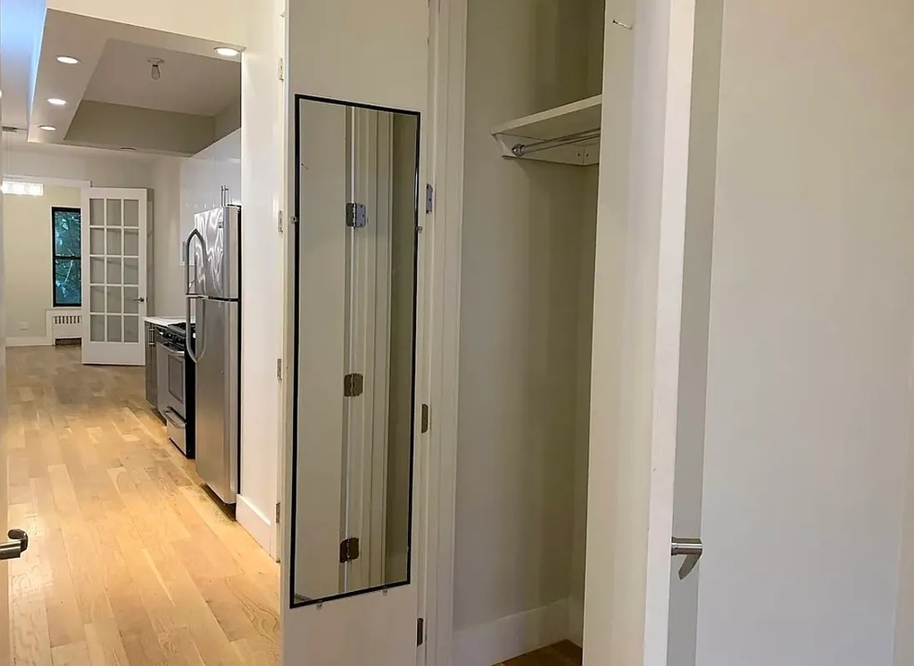 338 Melrose Street - Photo 4