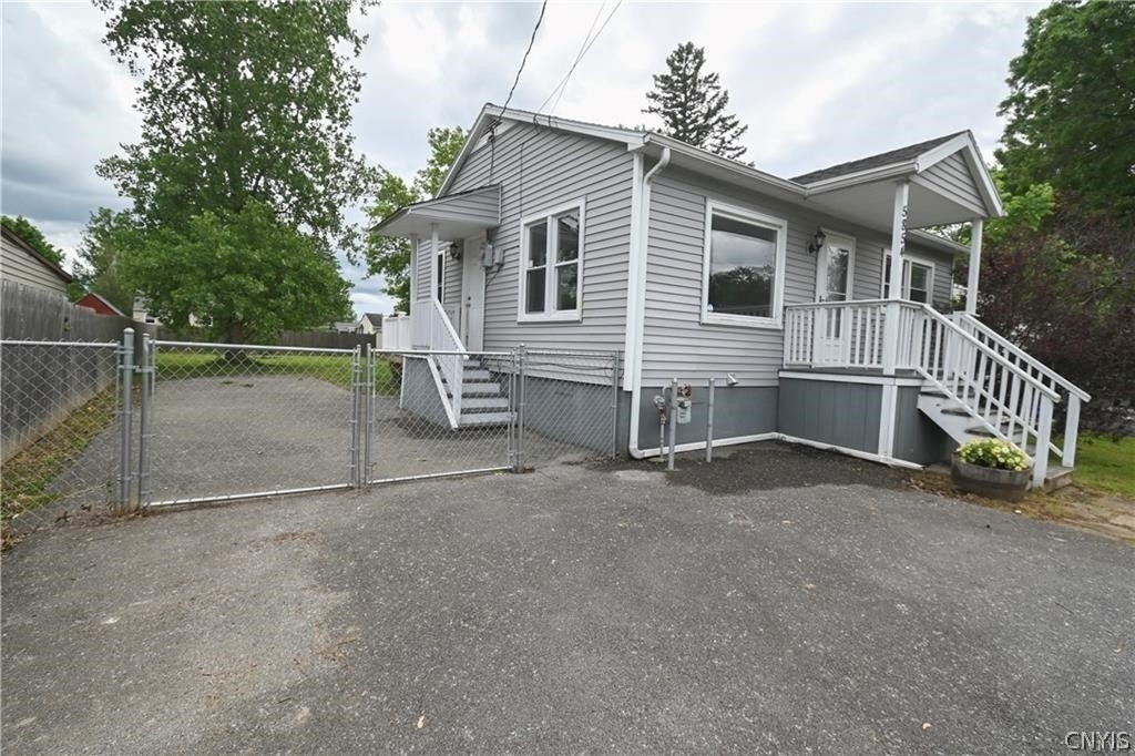 5854 Reis Drive - Photo 2