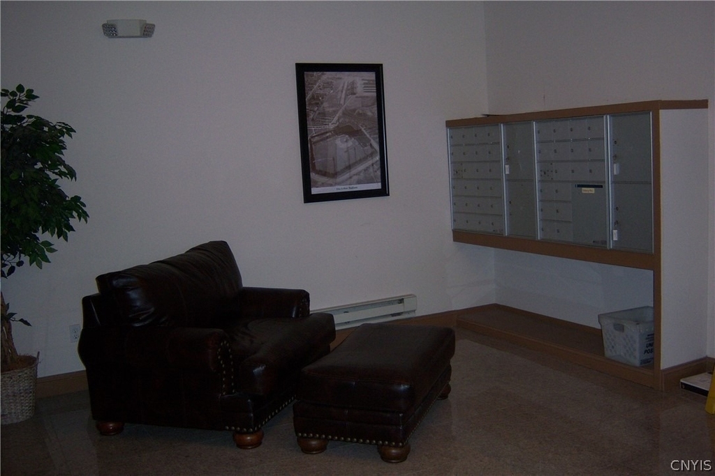 617 E Hiawatha Boulevard - Photo 1