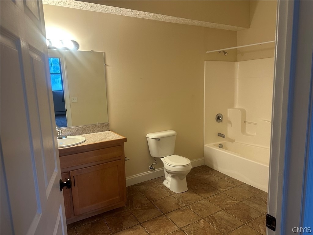 617 E Hiawatha Boulevard - Photo 3