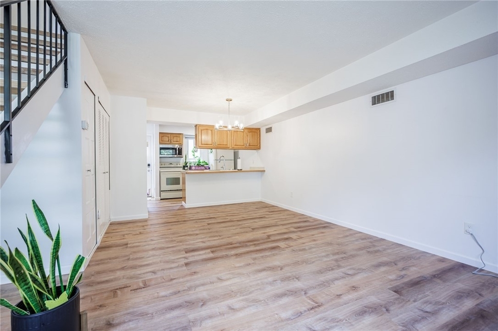 678 Eastbrooke Lane - Photo 4