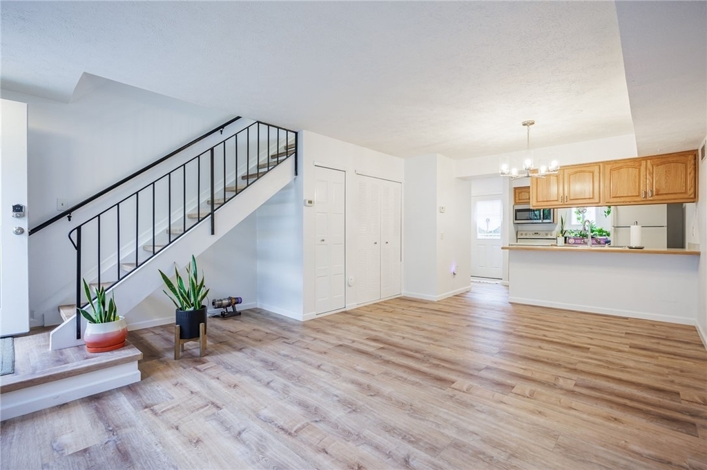 678 Eastbrooke Lane - Photo 3