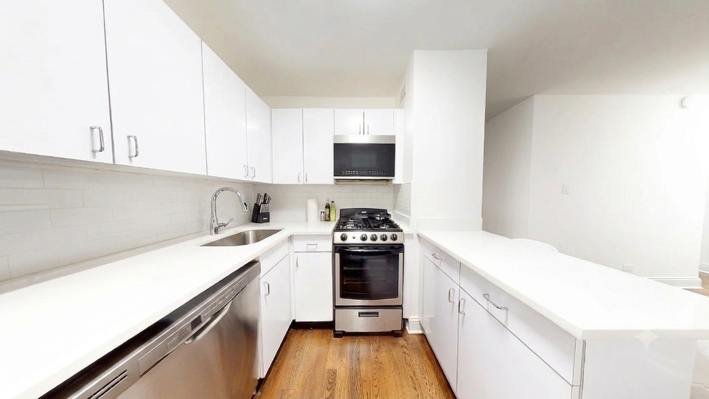  East 16th Street - Photo 2