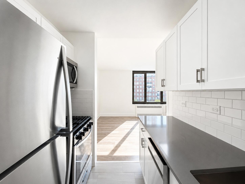 3333 Broadway - Photo 2