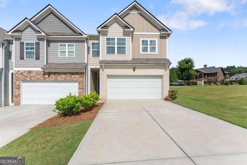 300 Stoneybrook Court - Photo 0