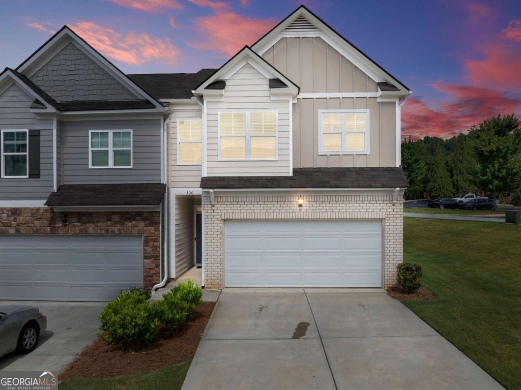 300 Stoneybrook Court - Photo 1