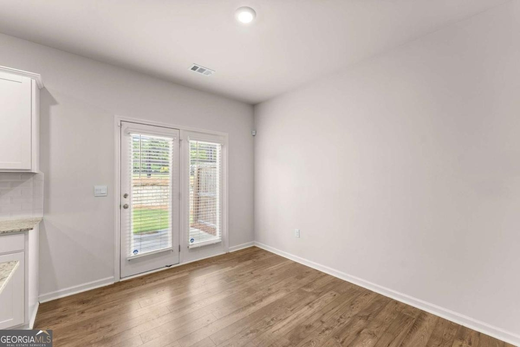 300 Stoneybrook Court - Photo 8