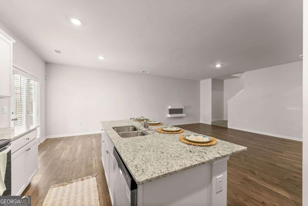 300 Stoneybrook Court - Photo 15