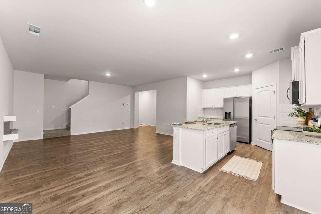 300 Stoneybrook Court - Photo 9