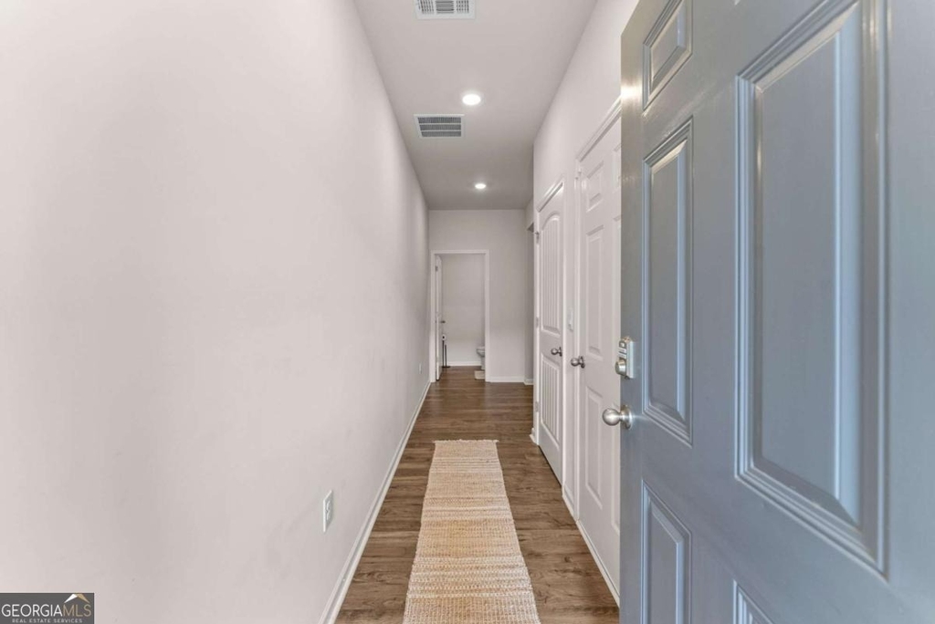 300 Stoneybrook Court - Photo 3