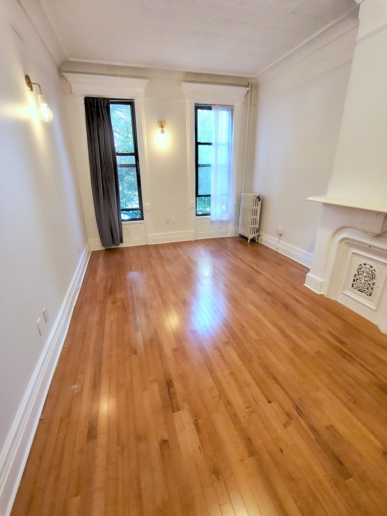995 Hancock Street - Photo 3