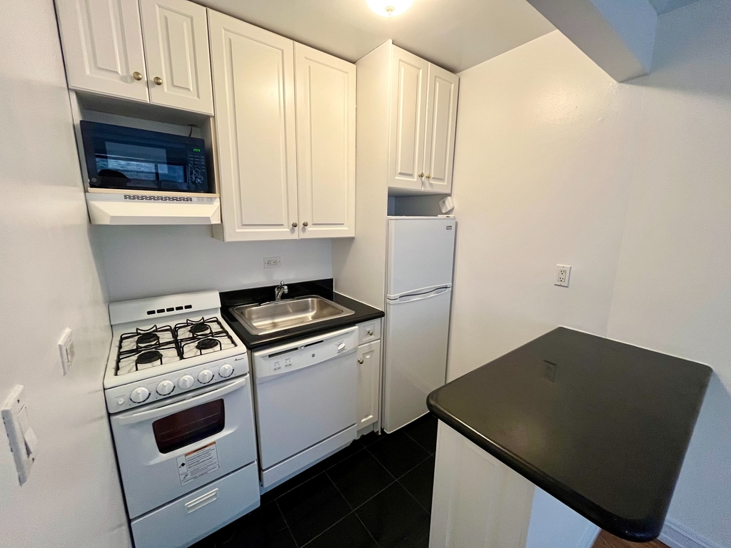 1661 York Avenue - Photo 1