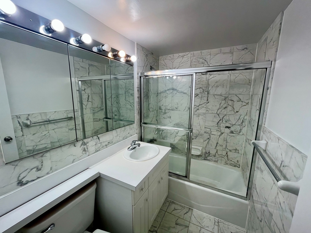 1661 York Avenue - Photo 2