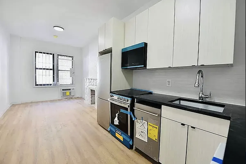 446 West 55th Street - Photo 1