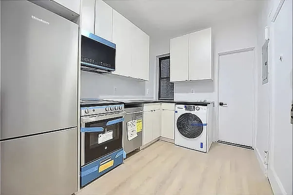 446 West 55th Street - Photo 2