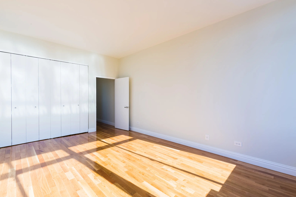 235 West 48th Street - Photo 8