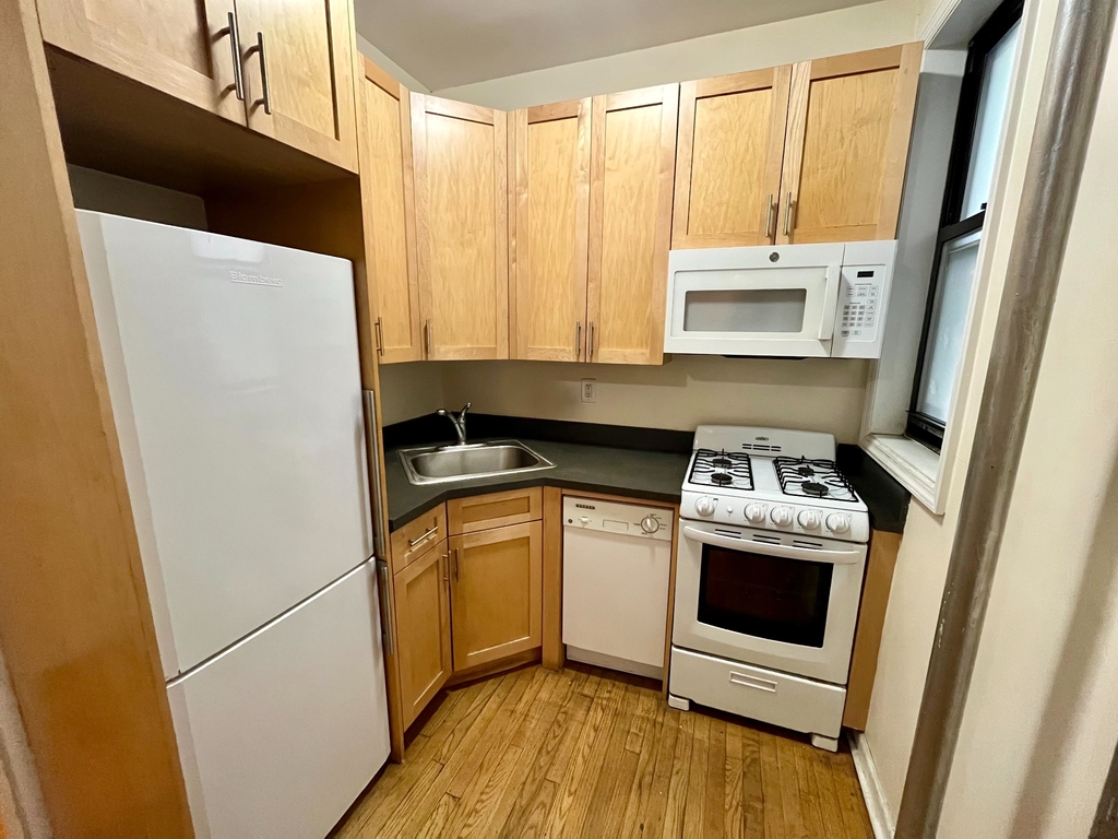 123 East 82nd Street - Photo 1