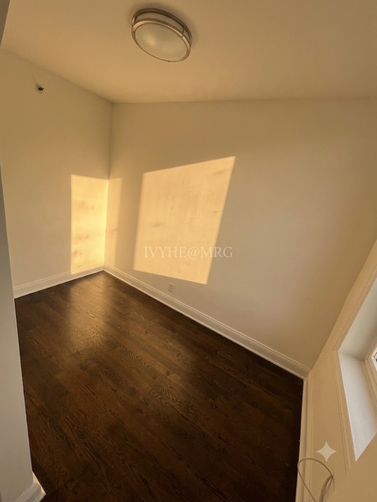  2nd Avenue - Photo 2