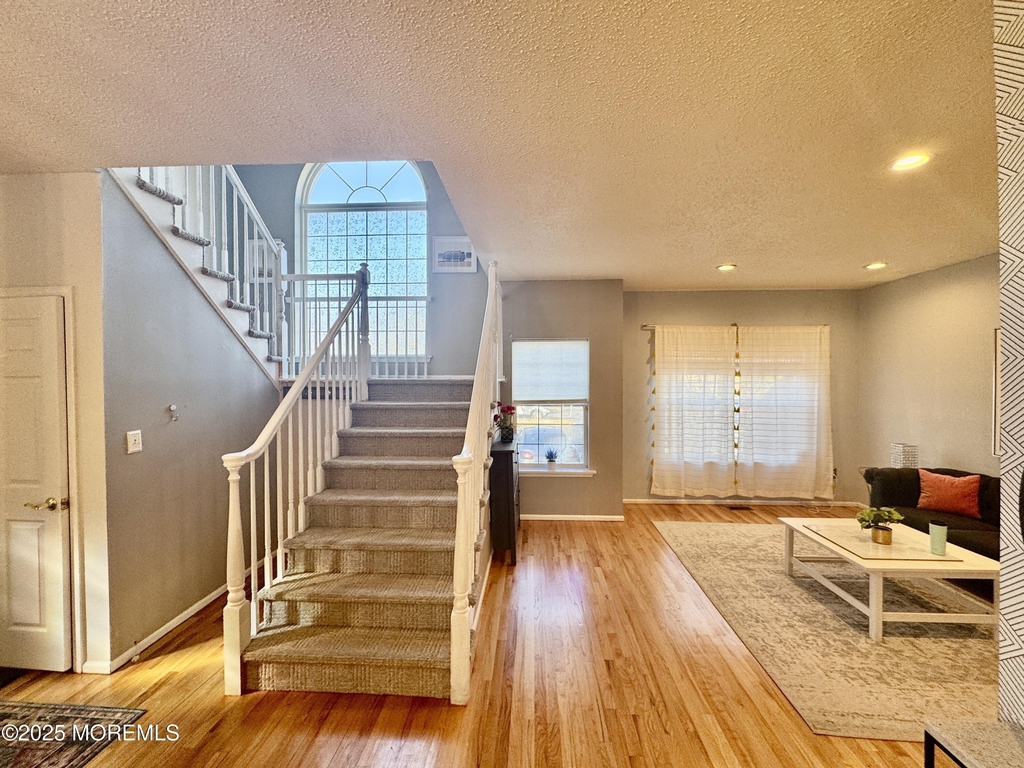113 Richmond Court N - Photo 3