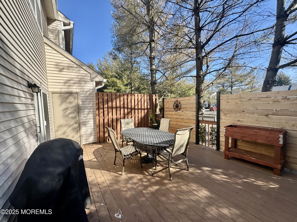 113 Richmond Court N - Photo 9