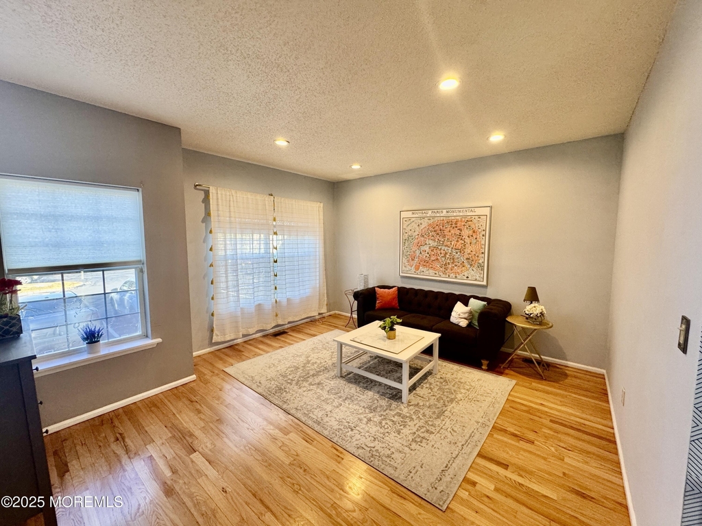 113 Richmond Court N - Photo 1