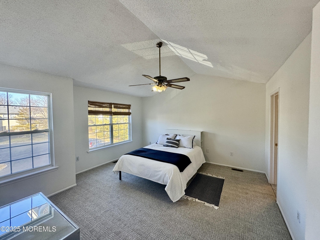 113 Richmond Court N - Photo 12