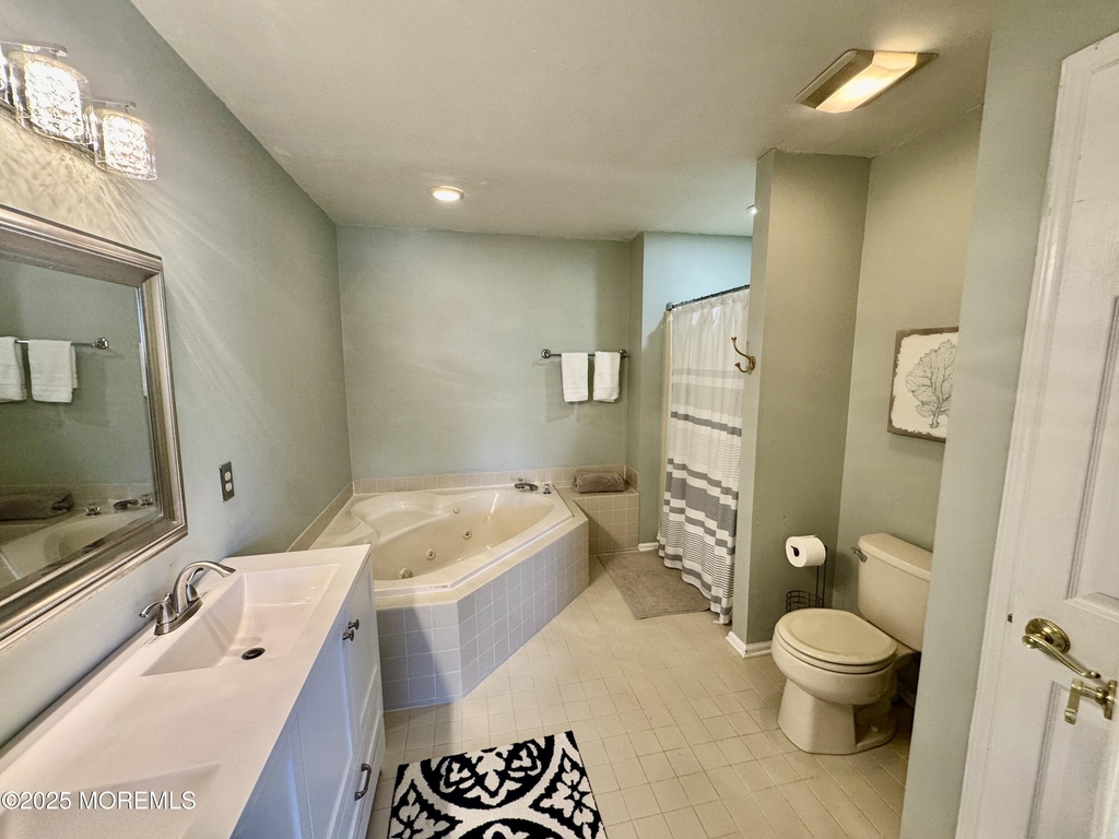 113 Richmond Court N - Photo 13