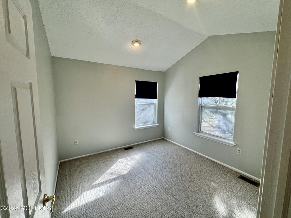 113 Richmond Court N - Photo 16