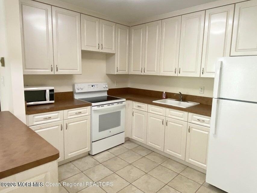 118 D Amberly Drive - Photo 2