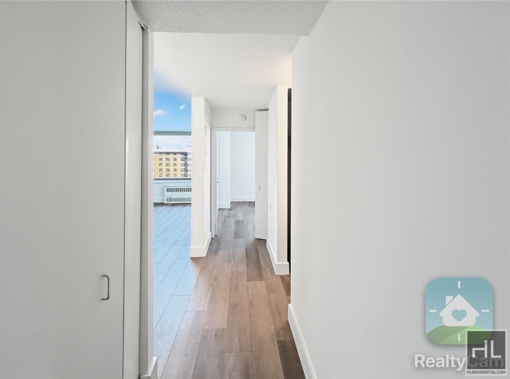2nd Avenue - Photo 4