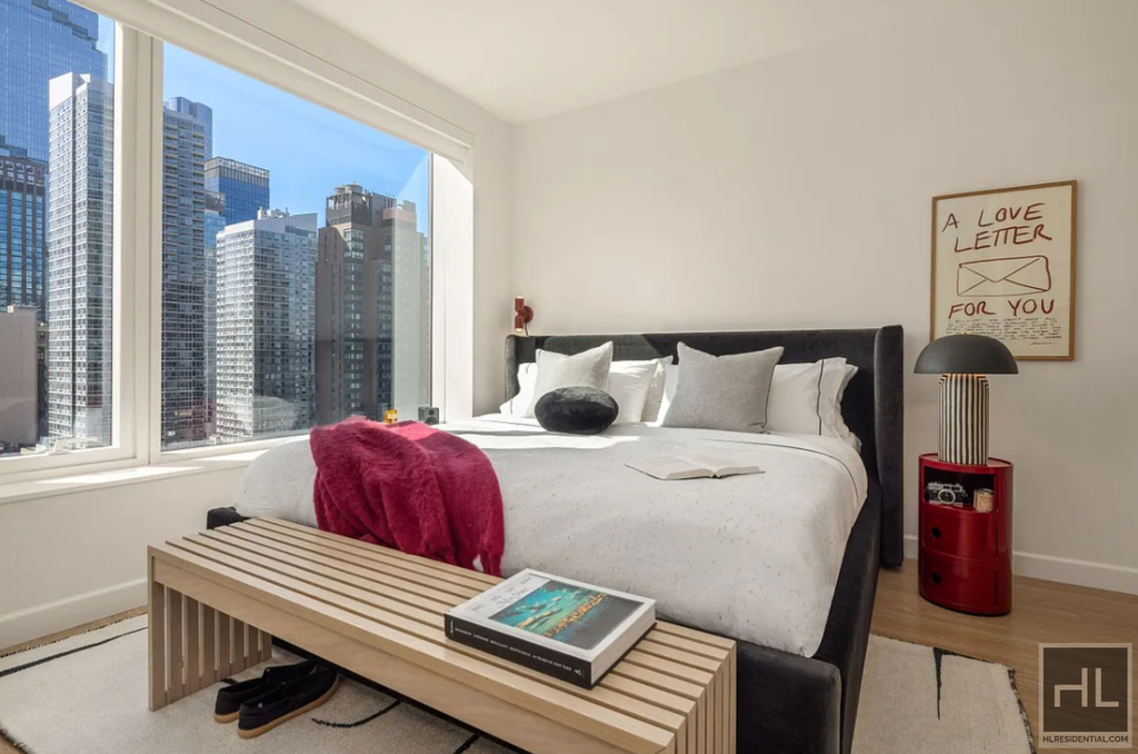 10th Avenue - Photo 1