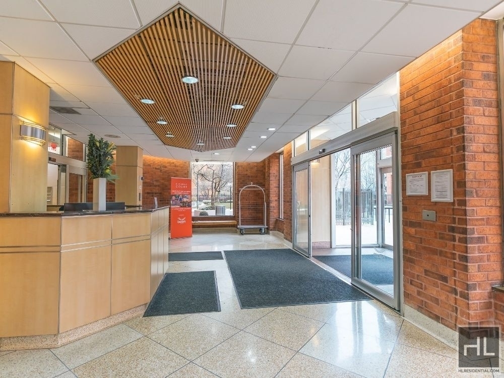 2nd Avenue - Photo 5