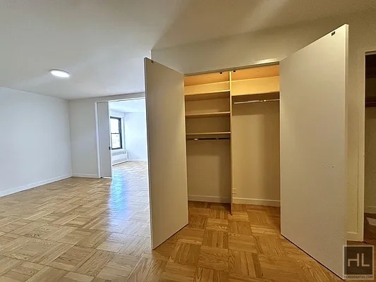 Fourth Avenue - Photo 2