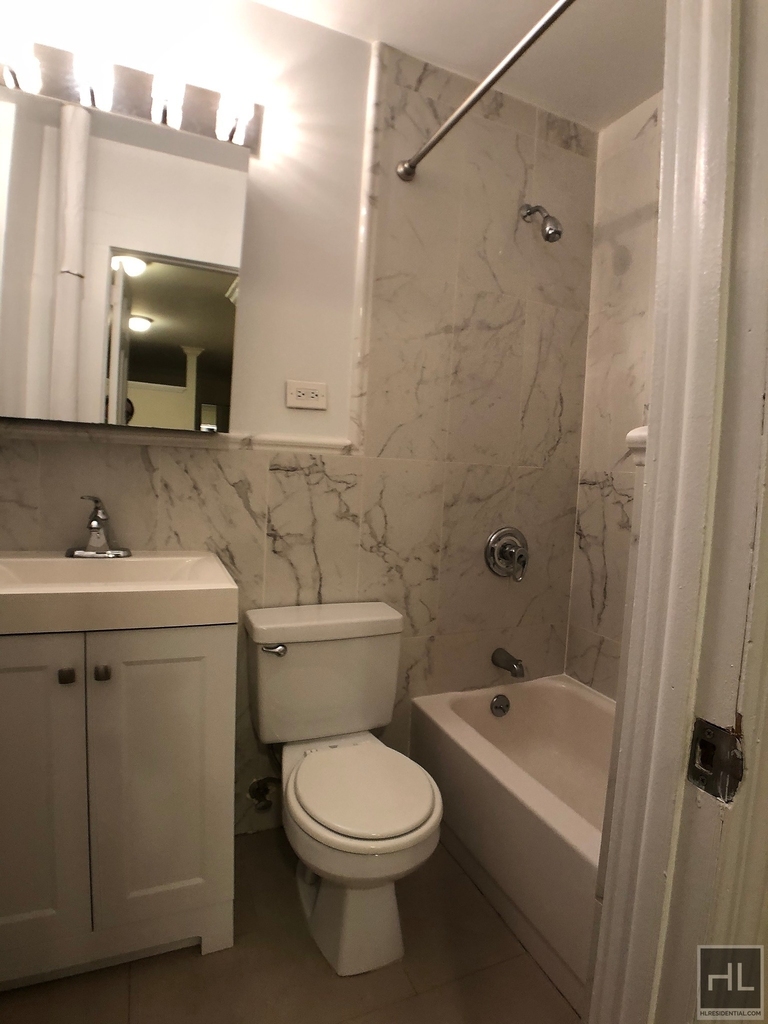 East 58 Street - Photo 1