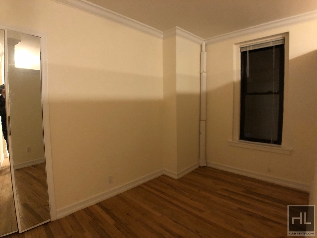 East 58 Street - Photo 2