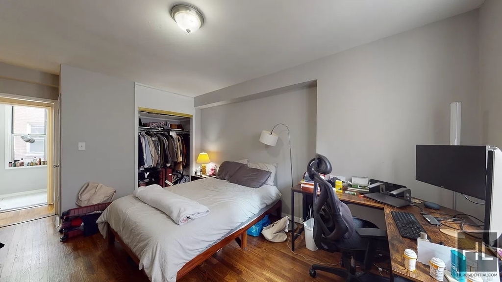 East 58 Street - Photo 2
