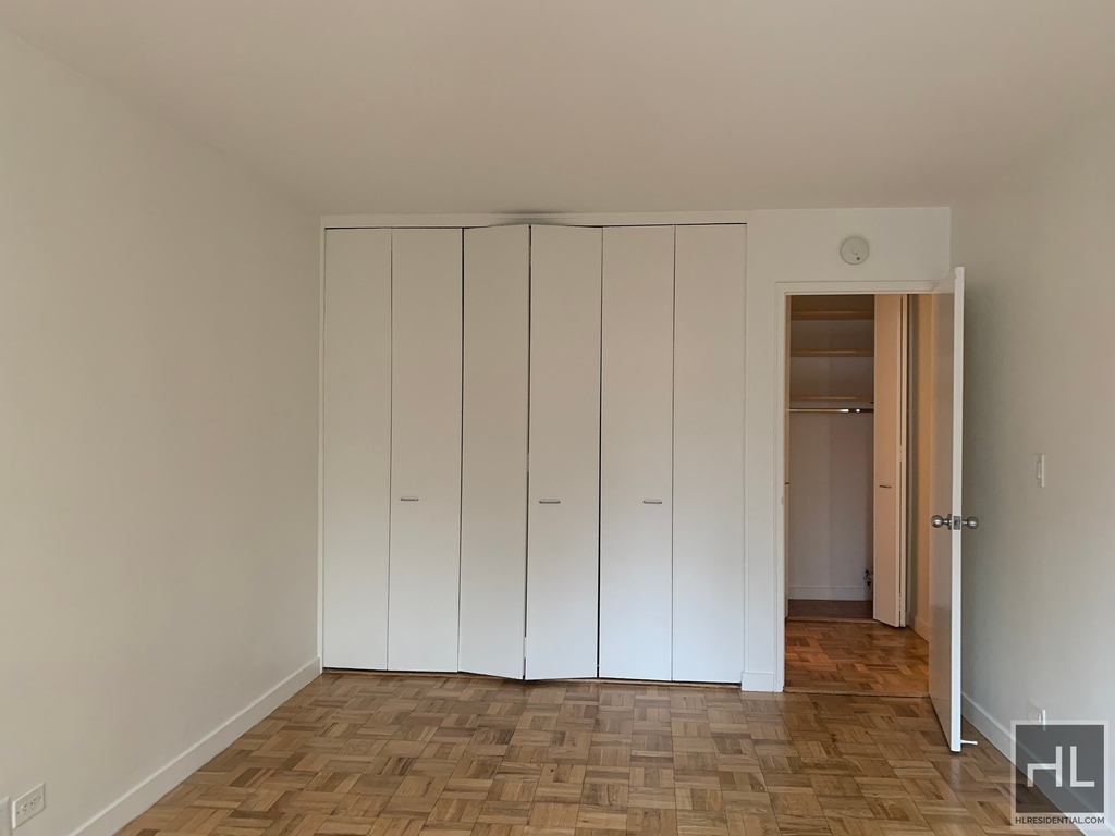 East 49 Street - Photo 2