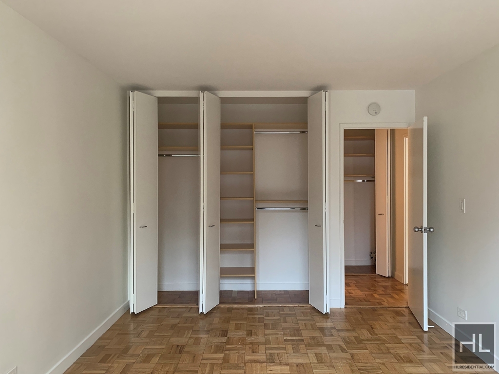 East 49 Street - Photo 1