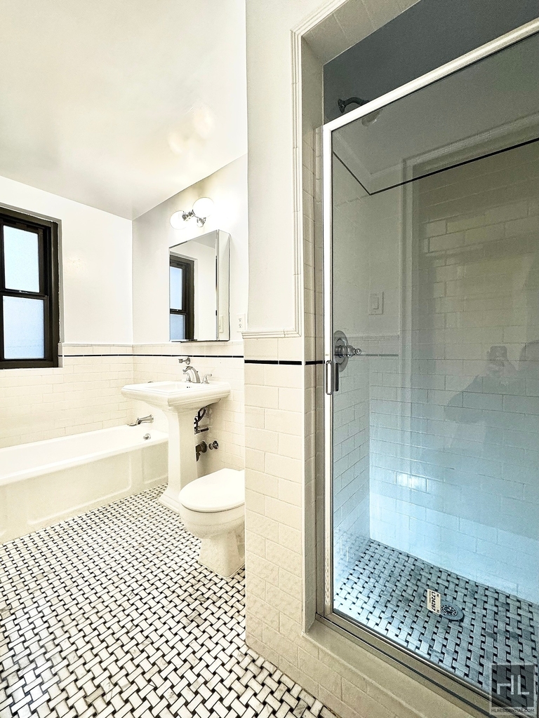 East 56 Street - Photo 4