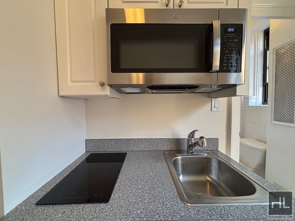 West 45 Street - Photo 3