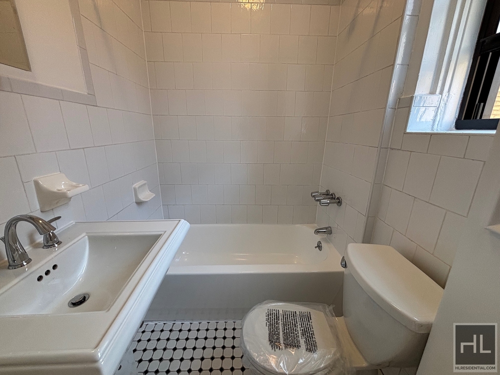 West 45 Street - Photo 5