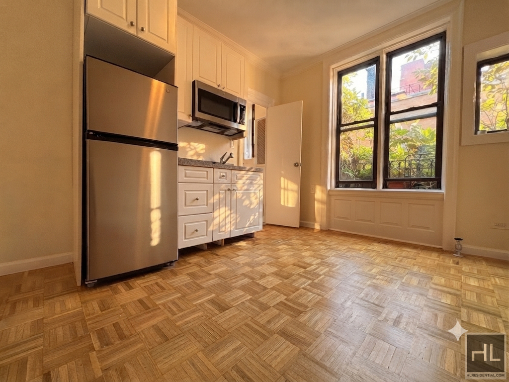 West 45 Street - Photo 0